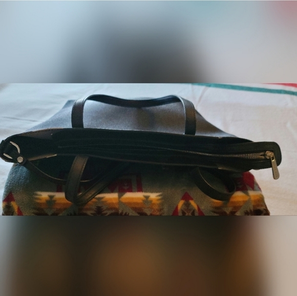 Micheal Kors Crossbody/Tote - Picture 13 of 13